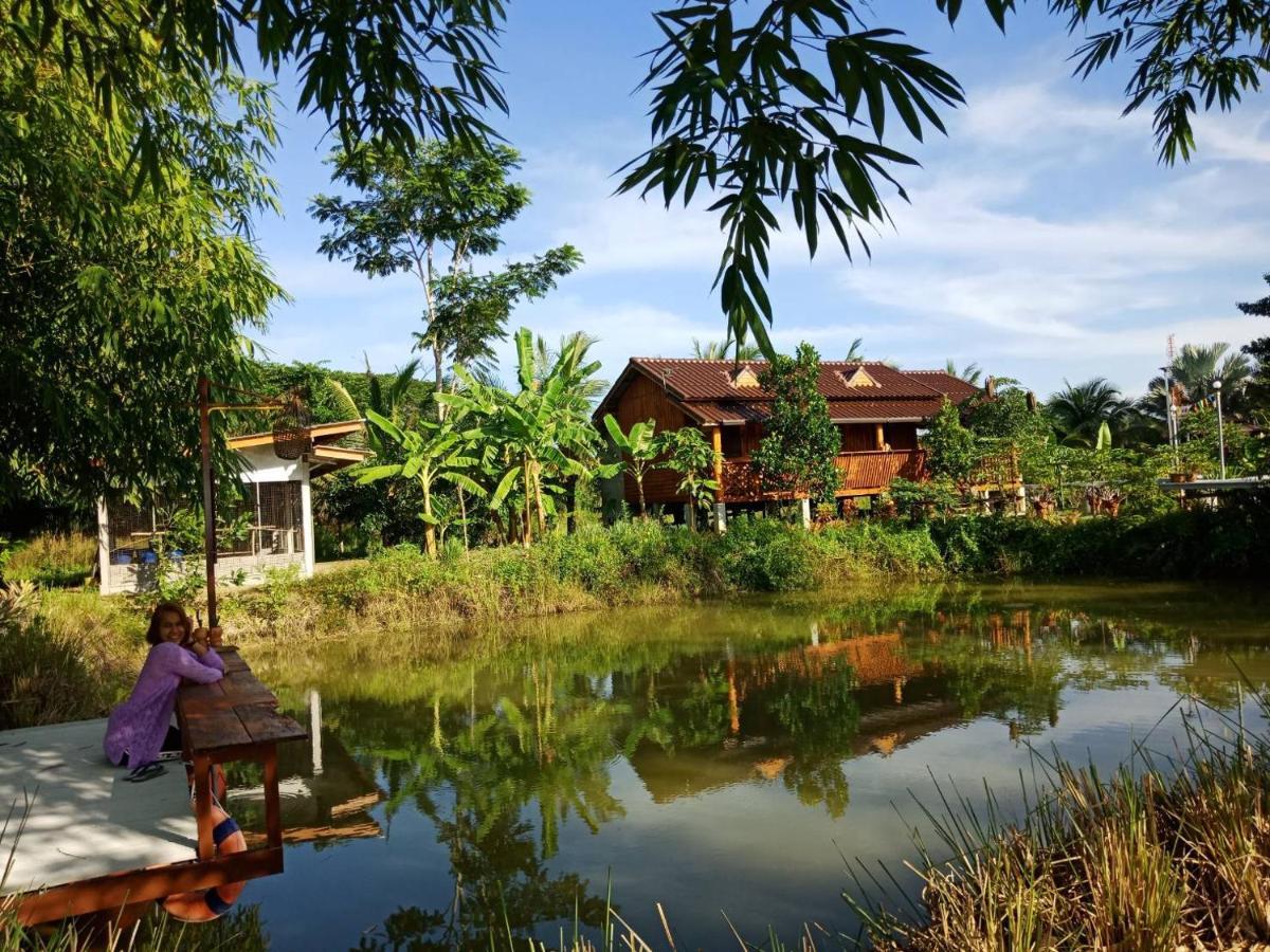 เรือนไทยใจสุขเอ๋ย Hotel Ban Bang Wa Exterior photo