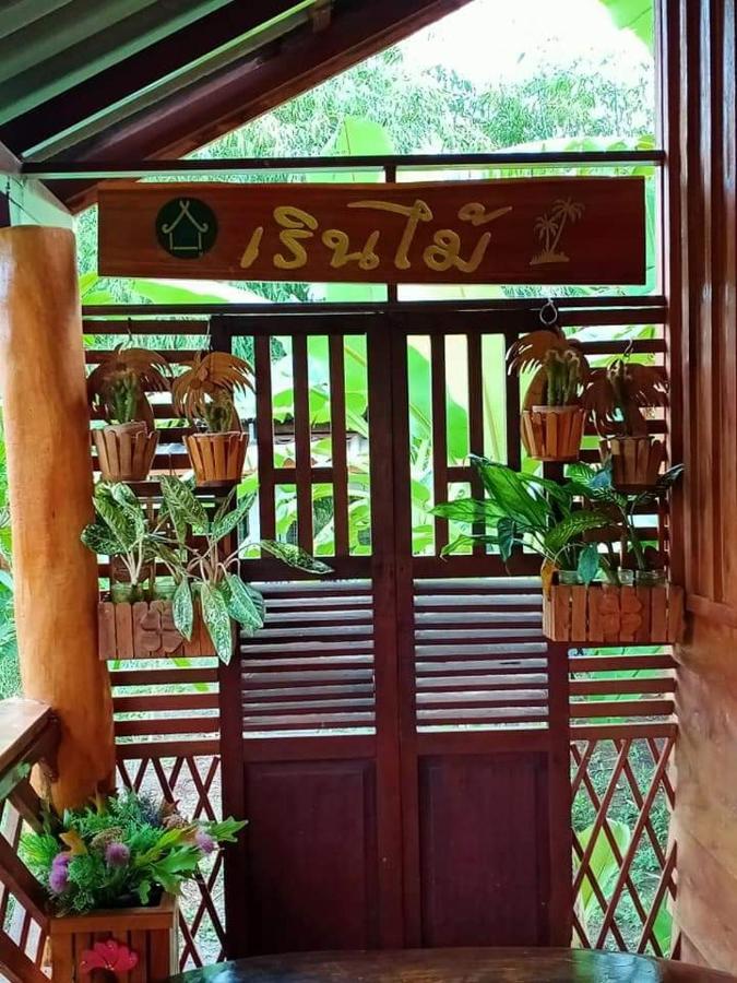 เรือนไทยใจสุขเอ๋ย Hotel Ban Bang Wa Exterior photo