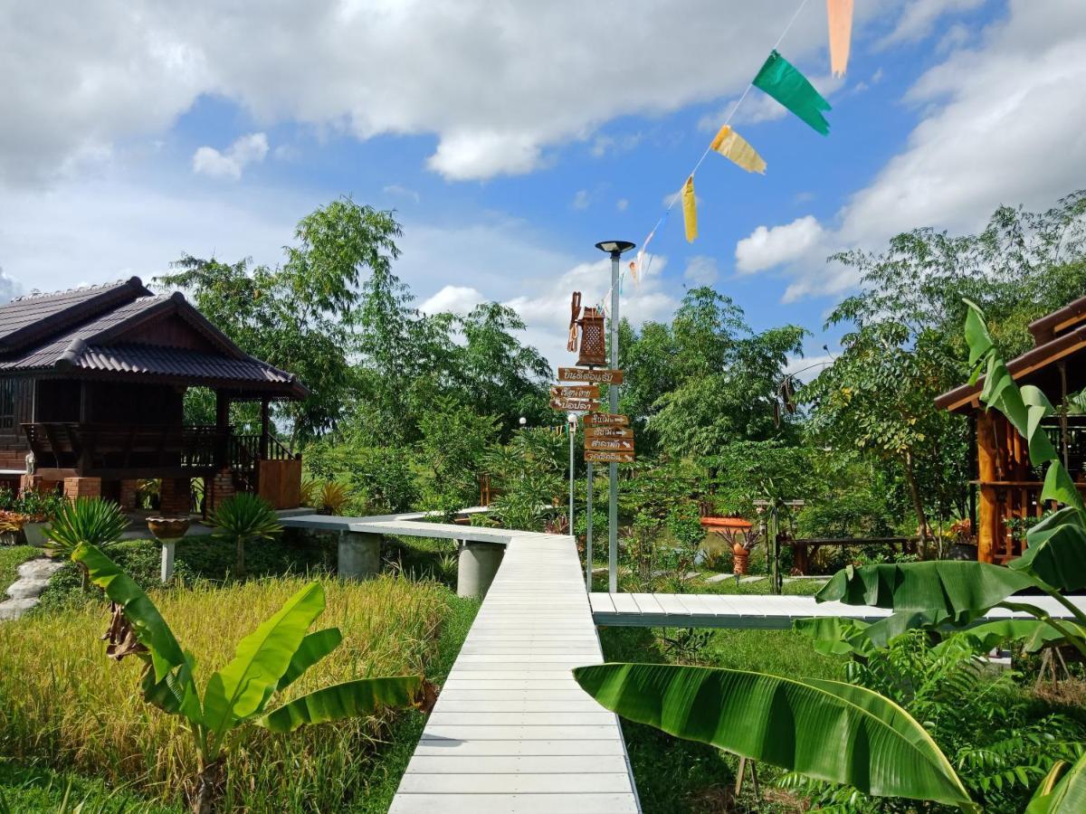 เรือนไทยใจสุขเอ๋ย Hotel Ban Bang Wa Exterior photo