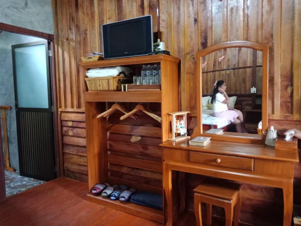 เรือนไทยใจสุขเอ๋ย Hotel Ban Bang Wa Exterior photo