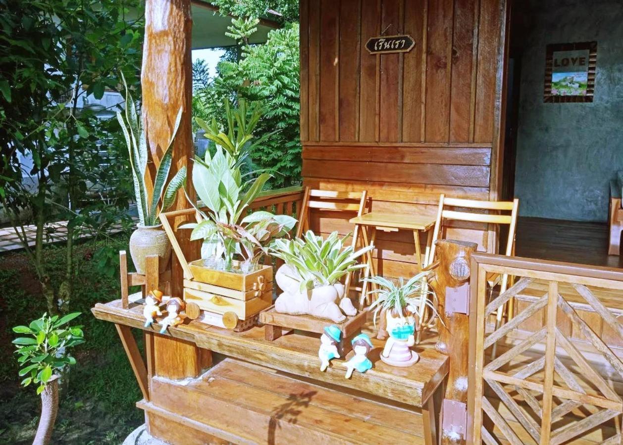 เรือนไทยใจสุขเอ๋ย Hotel Ban Bang Wa Exterior photo