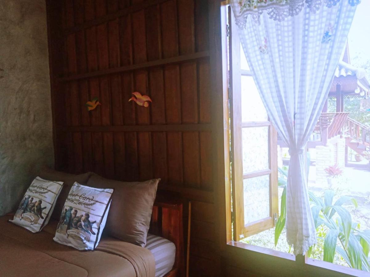 เรือนไทยใจสุขเอ๋ย Hotel Ban Bang Wa Exterior photo
