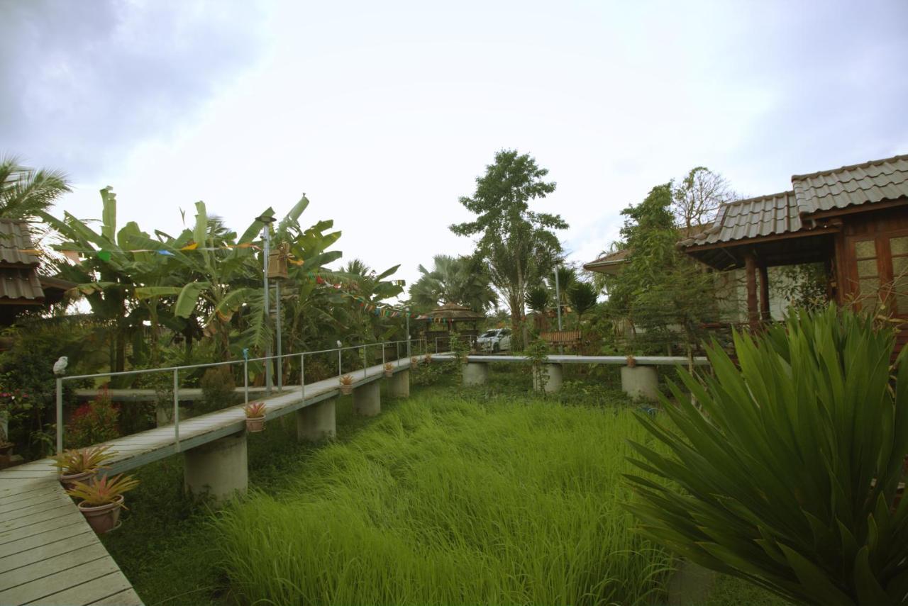 เรือนไทยใจสุขเอ๋ย Hotel Ban Bang Wa Exterior photo
