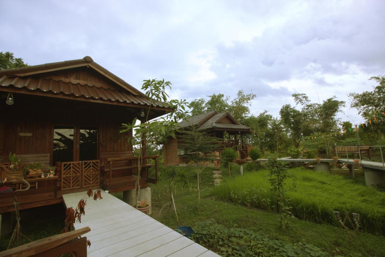 เรือนไทยใจสุขเอ๋ย Hotel Ban Bang Wa Exterior photo